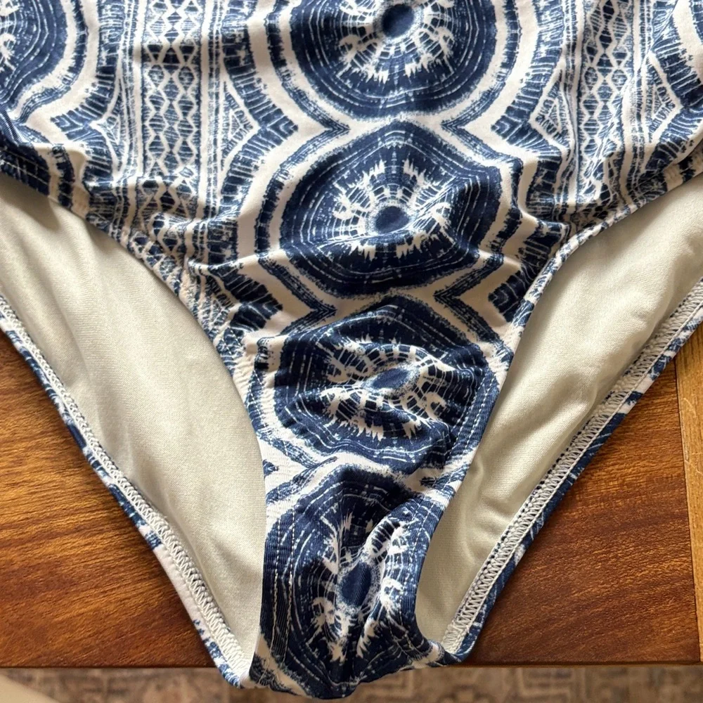 Roxy Navy Rash Guard / One piece Swimsuit - Picture 9 of 13